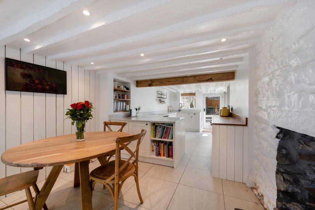 Property photo 1 of 28