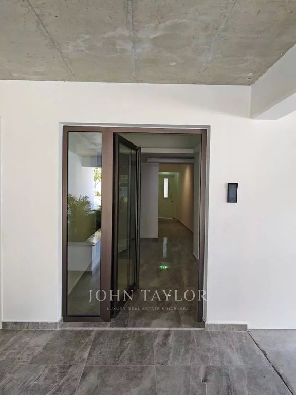 Property photo 2 of 30