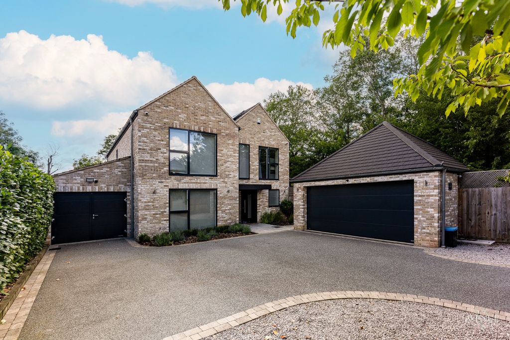 Property photo 1 of 43 5233410