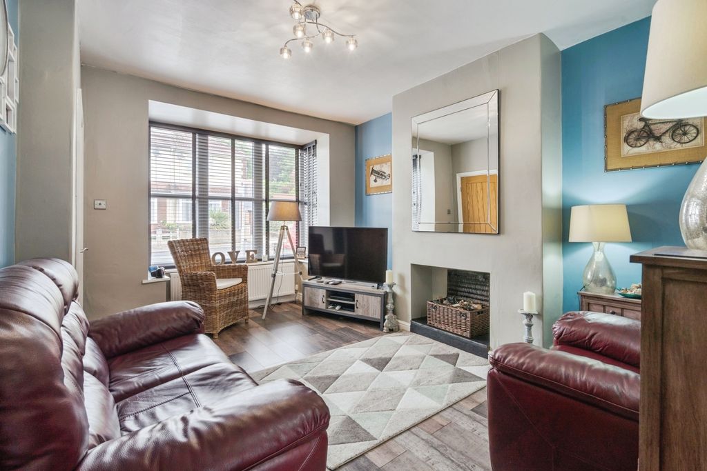 Property photo 3 of 17 Pbox-Img.Jpg