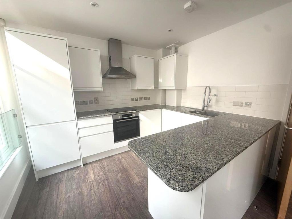 Property photo 1 of 8 Kitchen.Jpeg