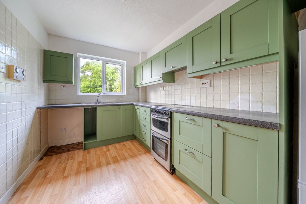 Property photo 3 of 19 Kitchen / Breakfast Room