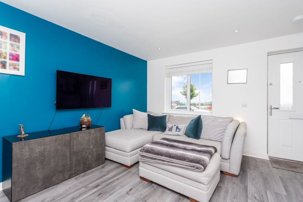 Property photo 3 of 24 5203073