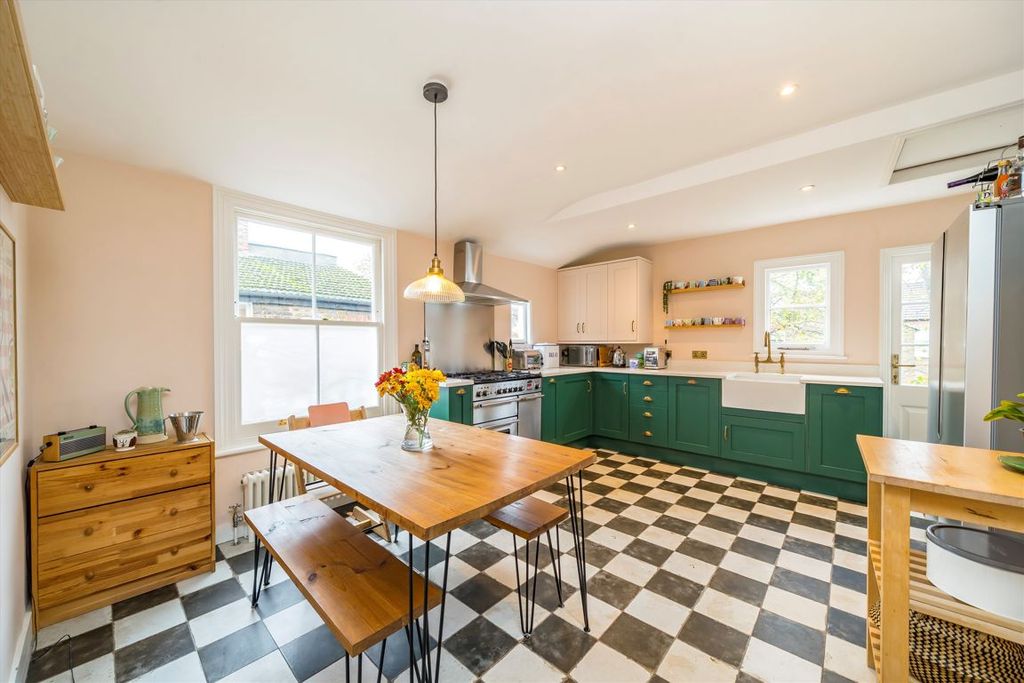 Property photo 2 of 9