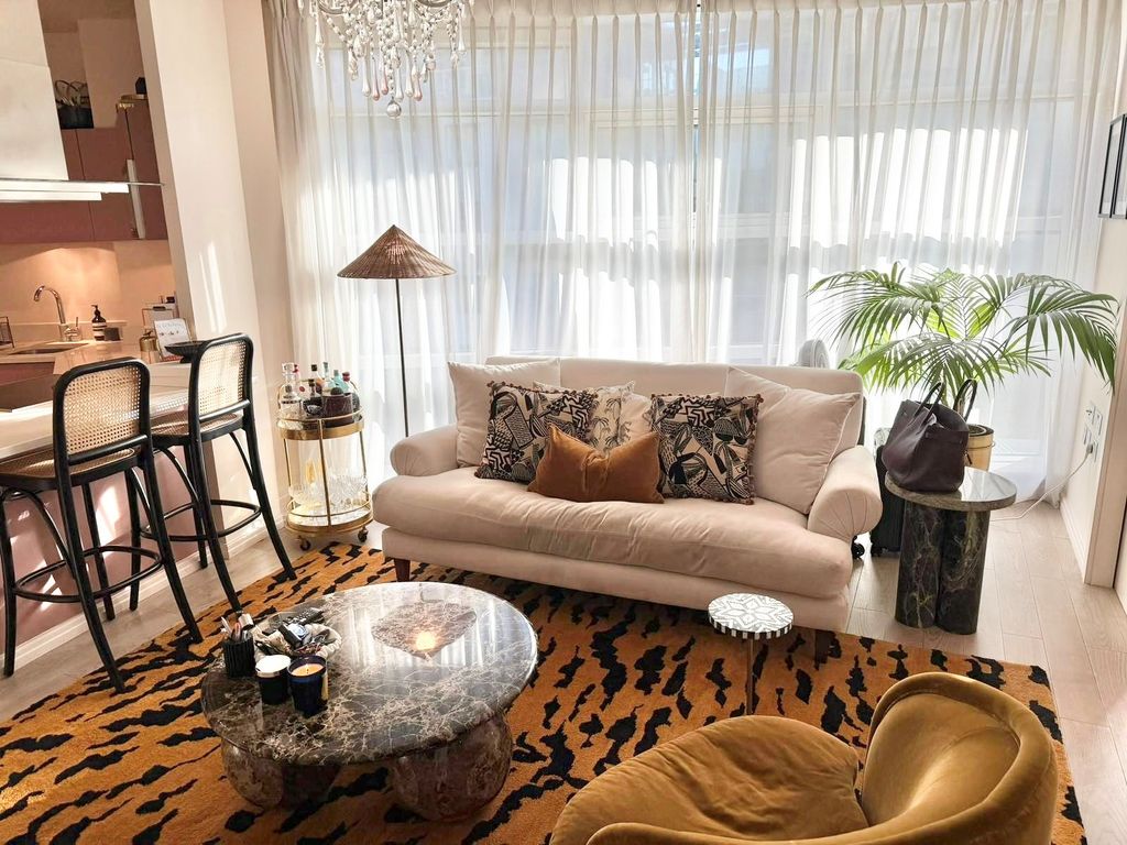 Property photo 2 of 9 Living