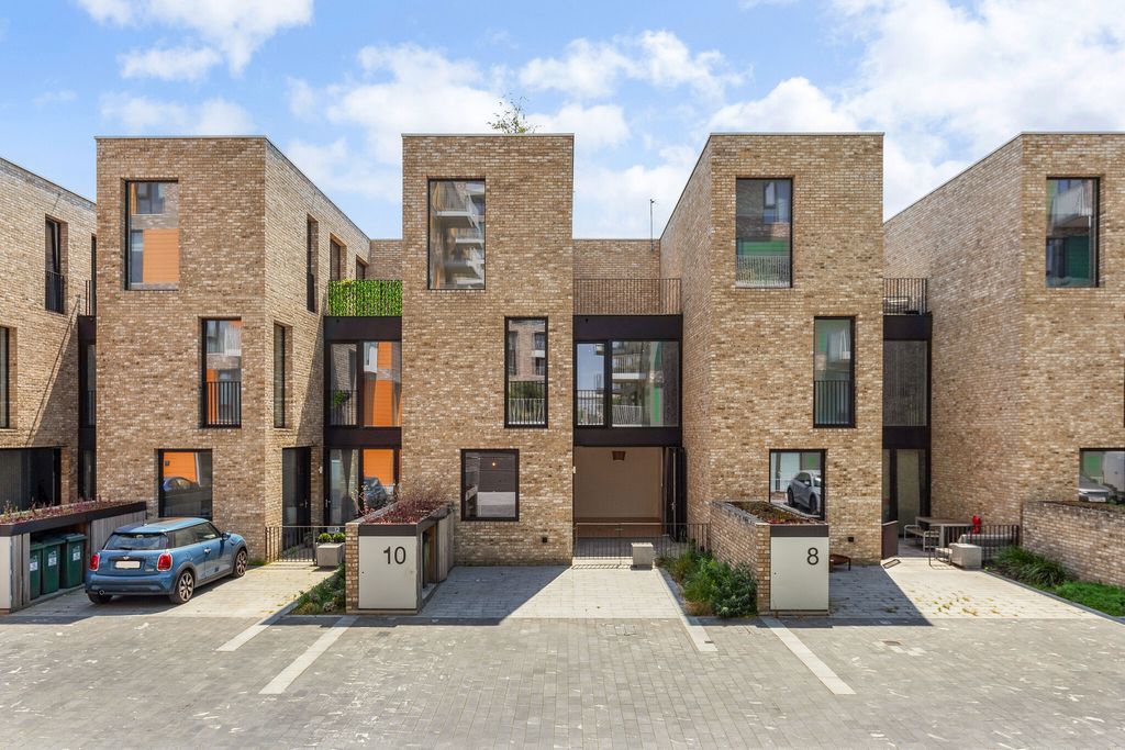 Property photo 1 of 11