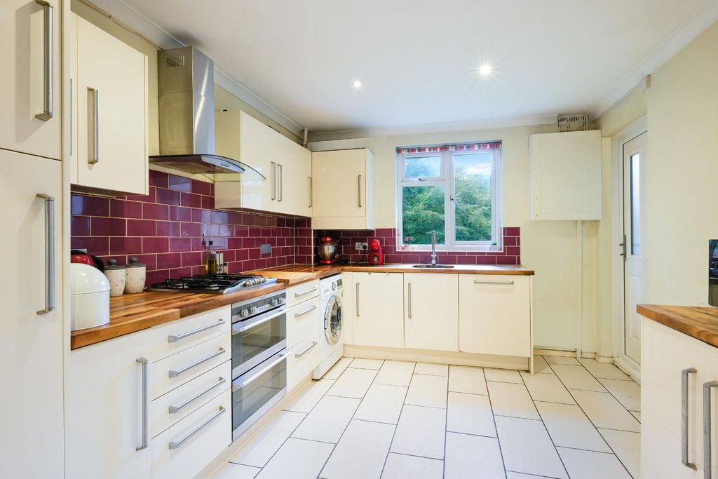 Property photo 3 of 14 Grange Mansions, (7).Jpg