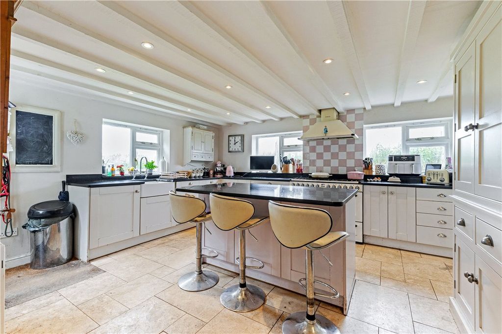 Property photo 2 of 26 Picture No. 12