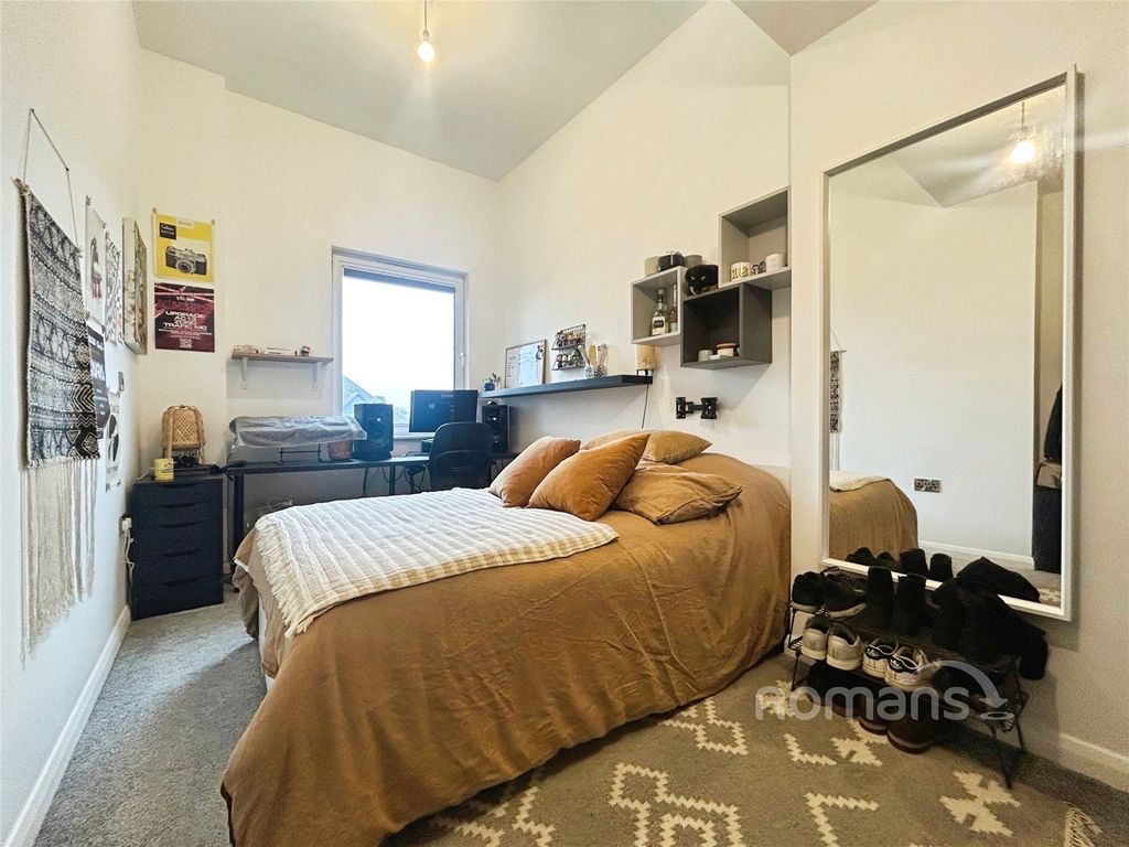 Additional image 10 of 2 bed flat for saleFarnborough Road, Farnborough, Hampshire GU14