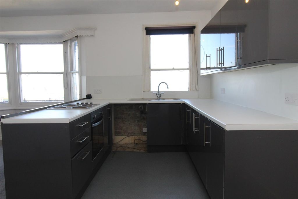 Property photo 3 of 10 Kitchen.Jpg