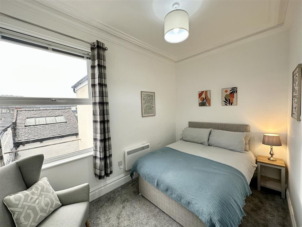 Property photo 1 of 16 Room 2