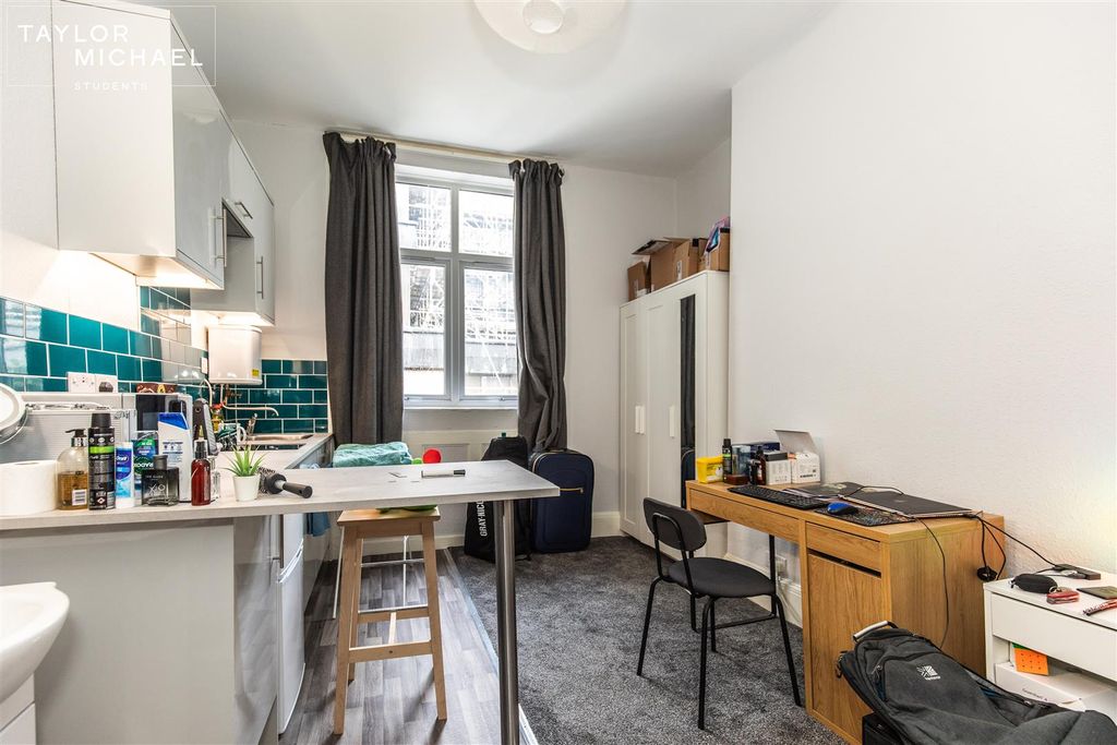 Property photo 3 of 6 Bedroom