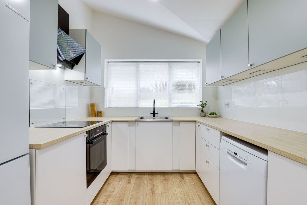 Property photo 3 of 39