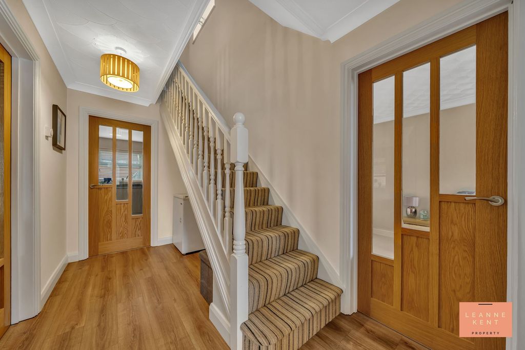 Property photo 3 of 39