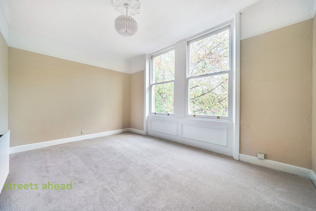 Property photo 2 of 9 32591047-Bd29-46A...