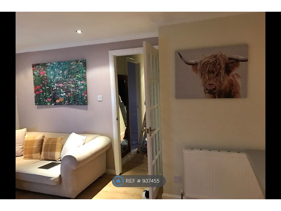 Property photo 1 of 10 Living Room