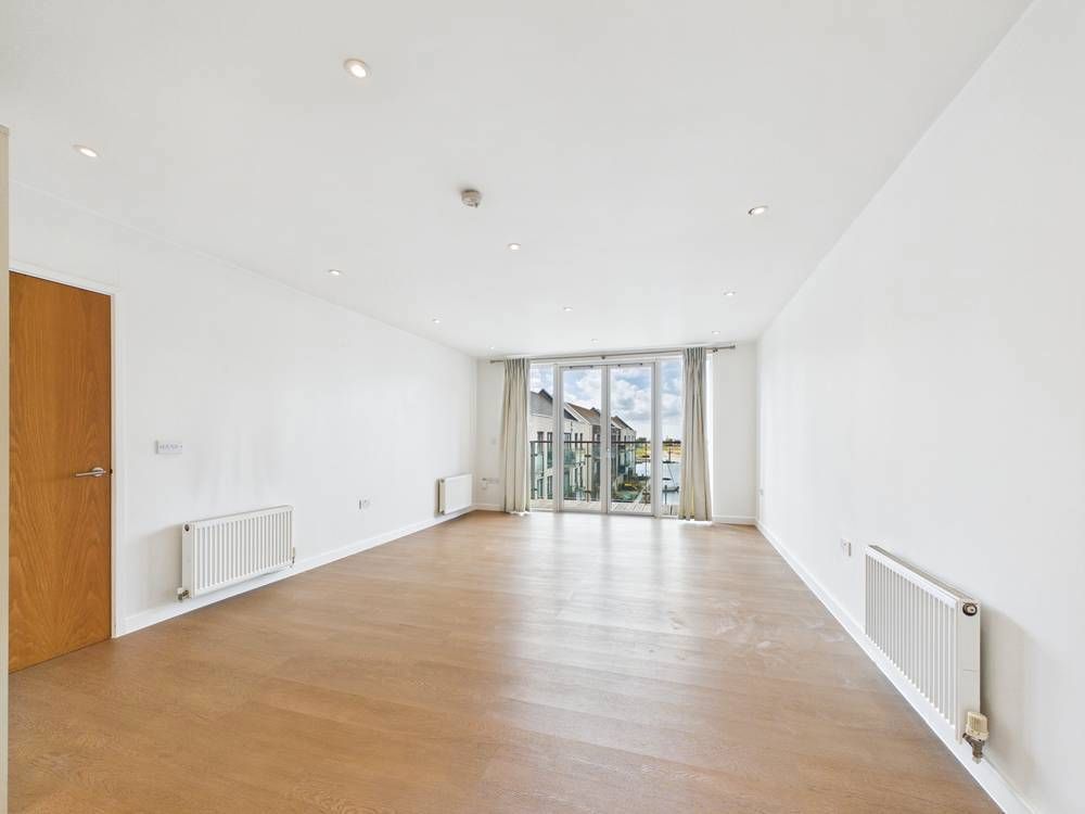 Property photo 2 of 10 Giraffe360-Still005