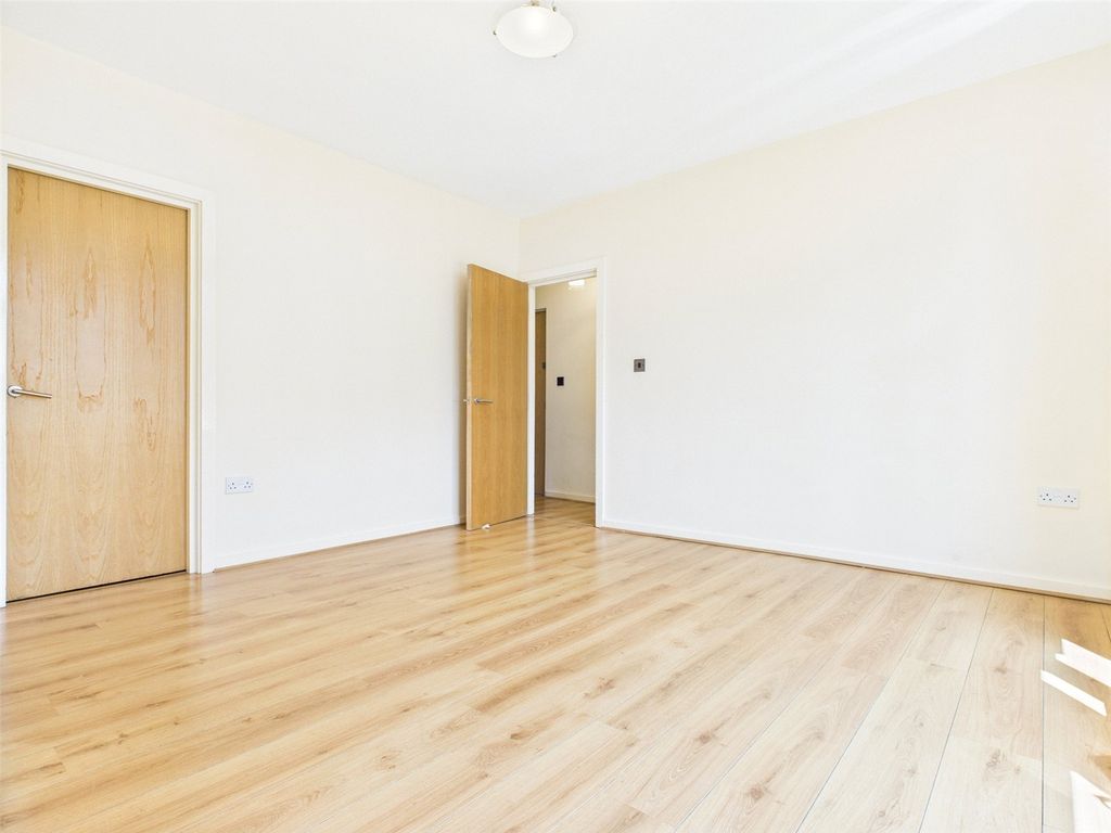 Property photo 3 of 20 Lounge