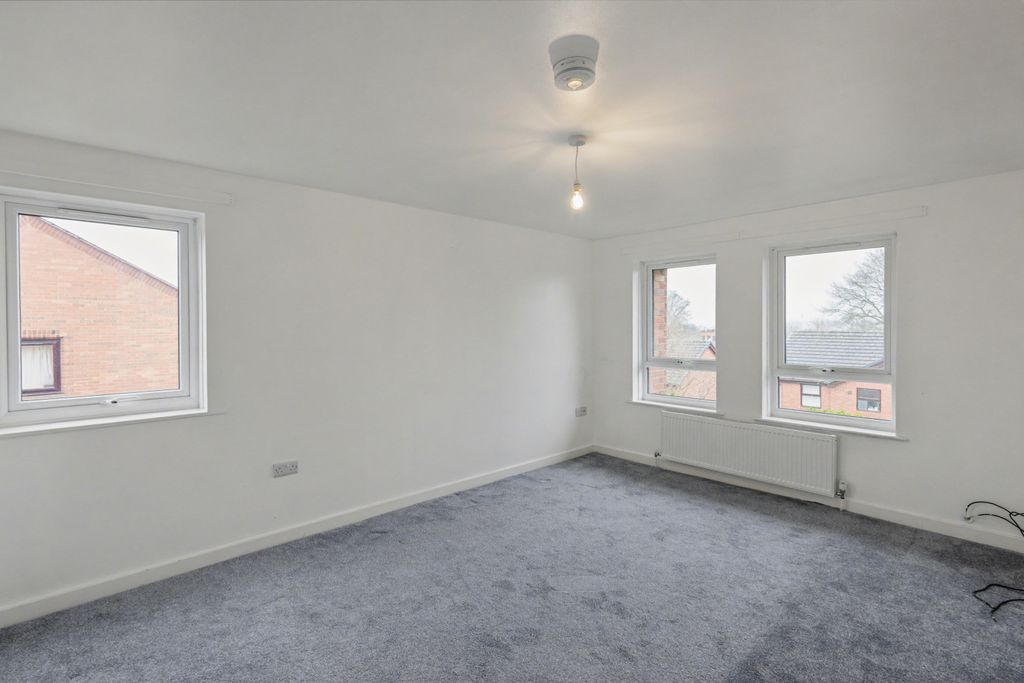 Property photo 2 of 15 Flat 17, St Johns Court, Sholebrook Avenue, Leeds, Ls7 3HD