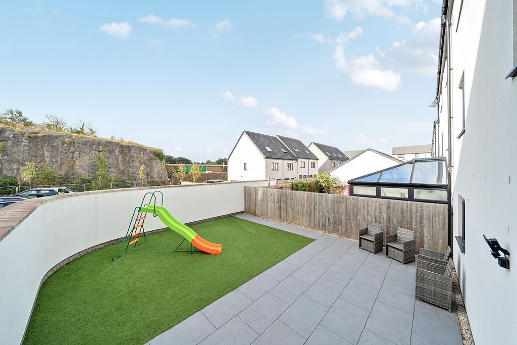 Property photo 3 of 26 1511572-2-6A88170...