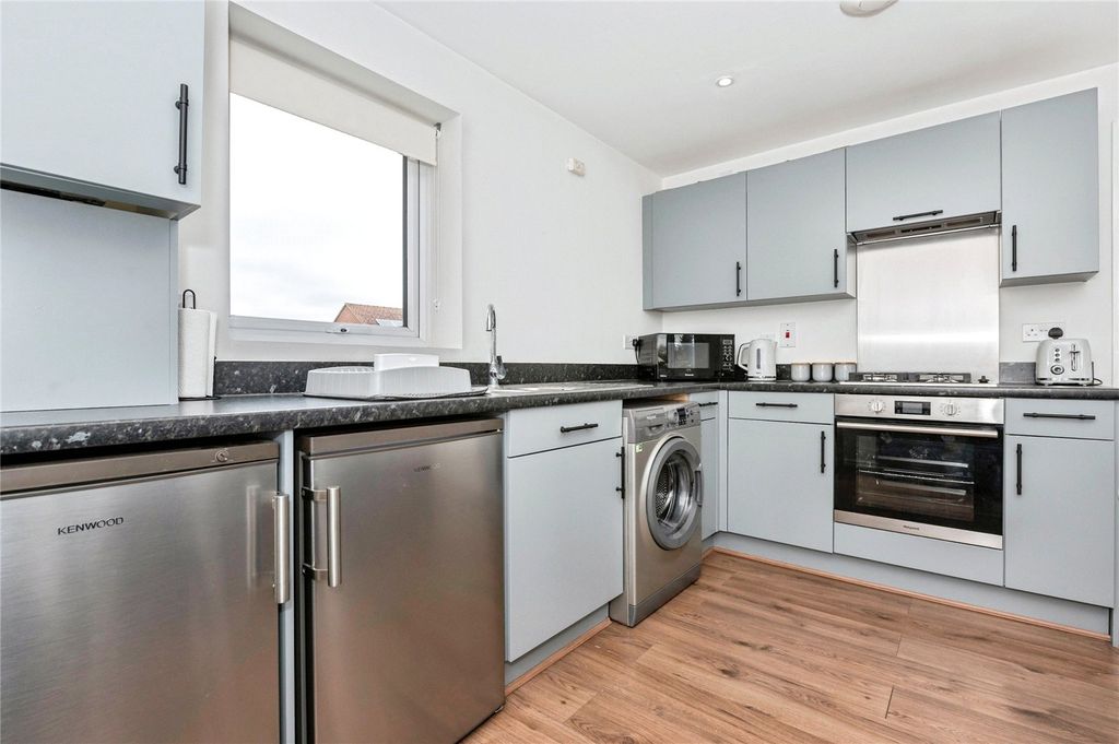 Property photo 3 of 16 Kitchen