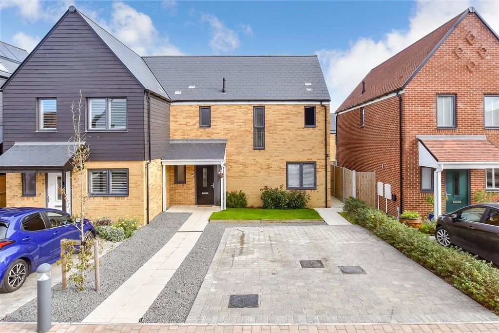 Property photo 2 of 17 Web