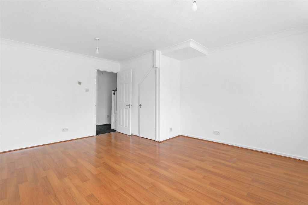 Property photo 3 of 9 Picture No. 24