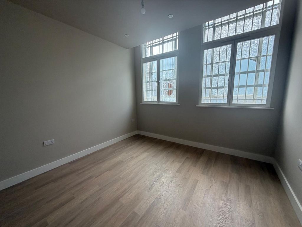 Property photo 2 of 4