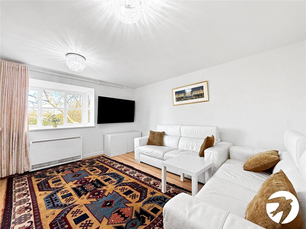 Property photo 2 of 9 Lounge