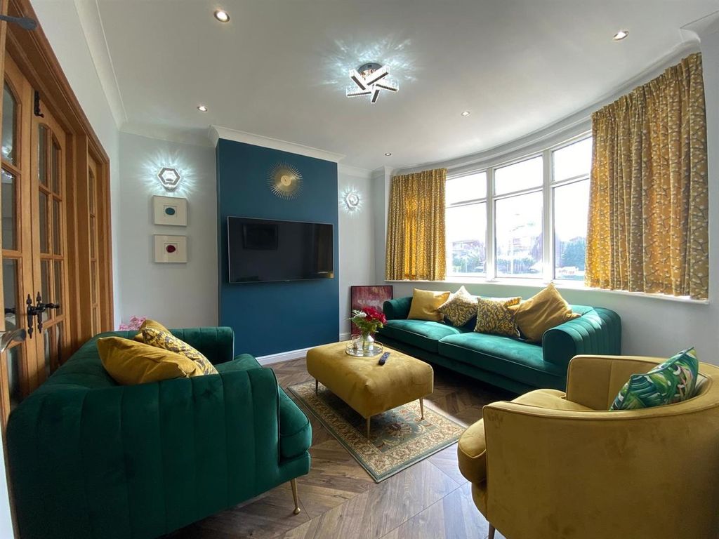 Property photo 2 of 36