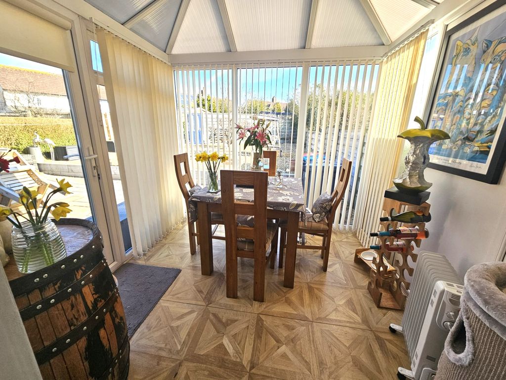 Property photo 3 of 20 Conservatory