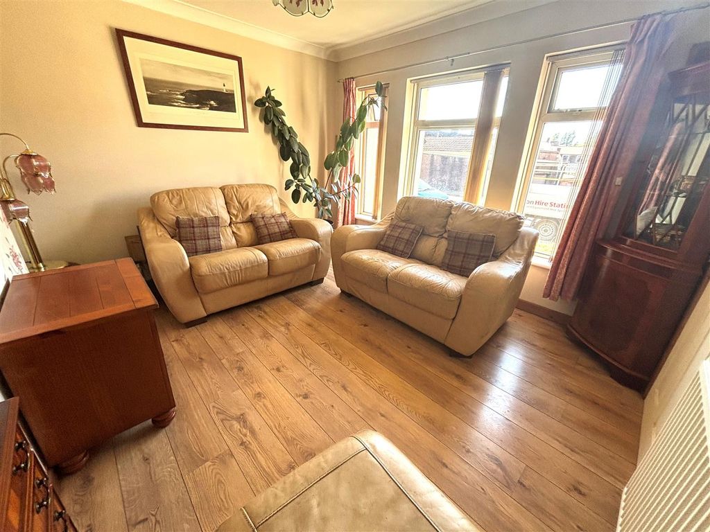 Property photo 3 of 14 Living Room
