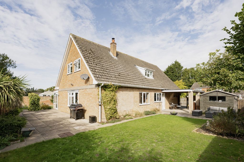 Property photo 1 of 28