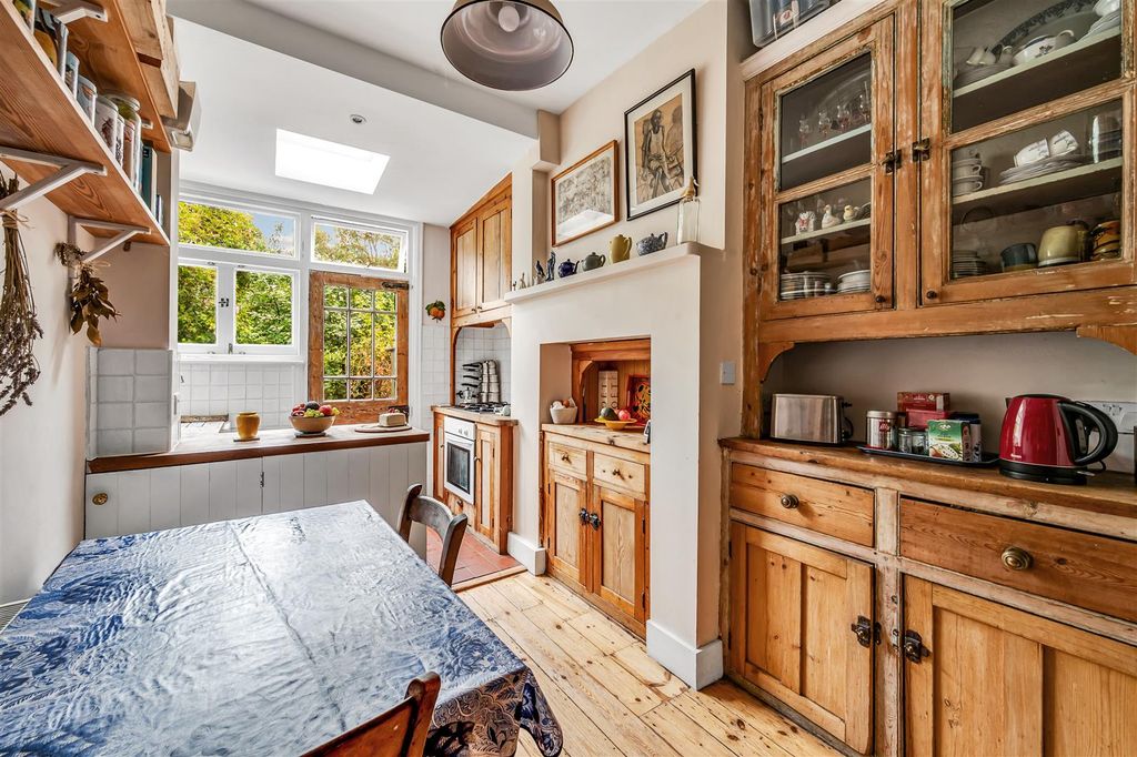 Property photo 3 of 16 21 Derwentwater Road-5.Jpg