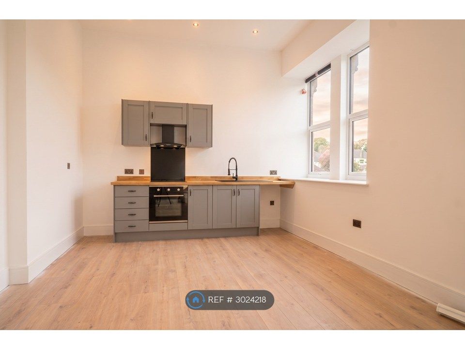 Property photo 3 of 11 Kitchen