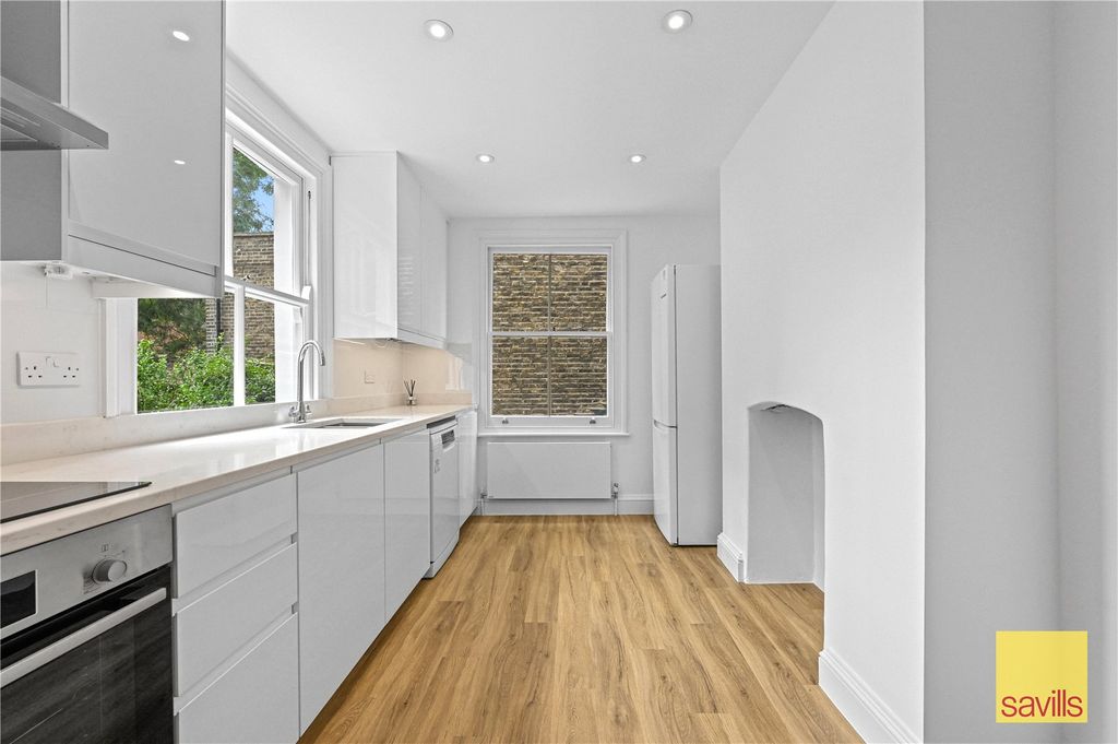 Property photo 3 of 19 Kitchen