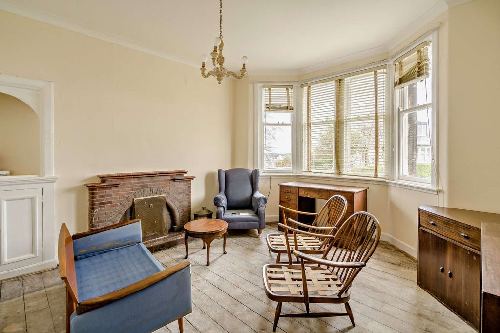 Property photo 3 of 20 Living Room