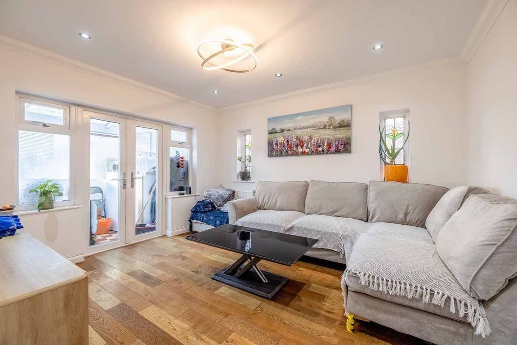 Property photo 2 of 18