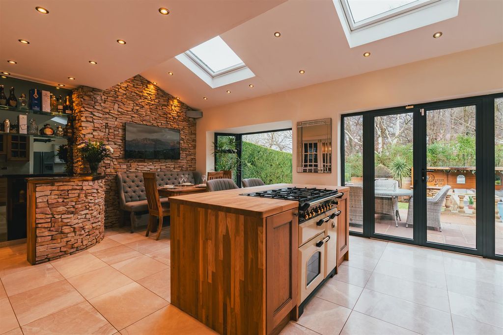 Property photo 2 of 36 Dining Kitchen