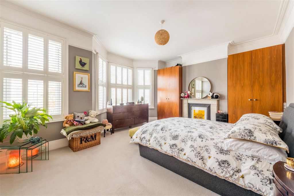 Property photo 3 of 37 18 Newtown Road-19.Jpg