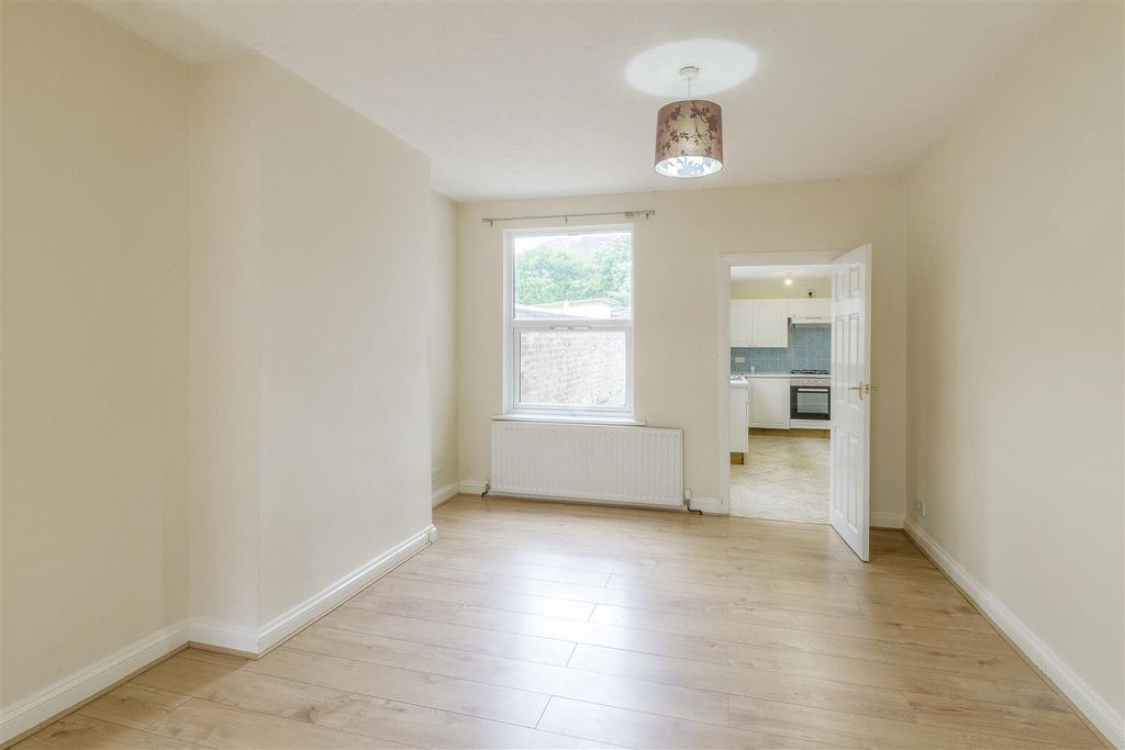 Property photo 3 of 12 Whitworth Road [Highres] 004.Jpg