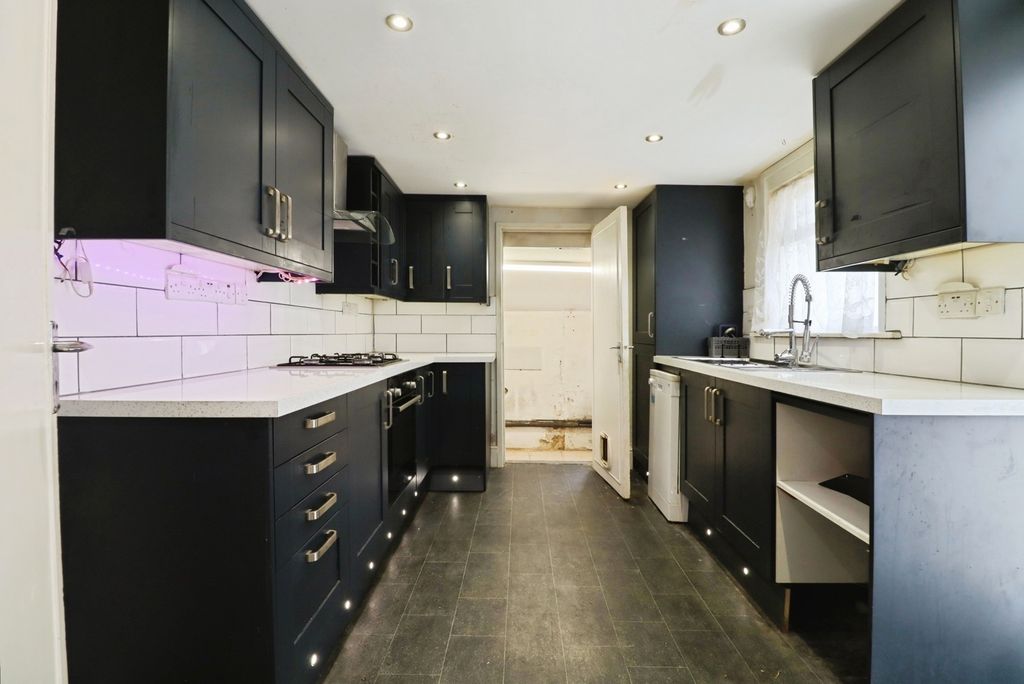Property photo 3 of 26 Pbox-Img.Jpg