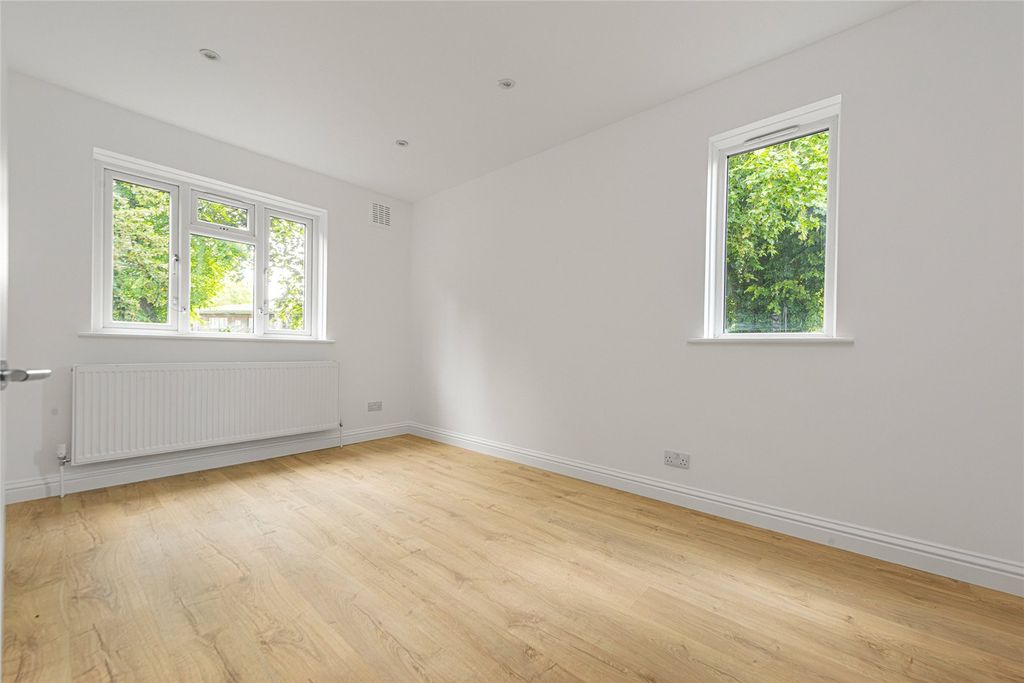 Property photo 1 of 5 Picture No. 14
