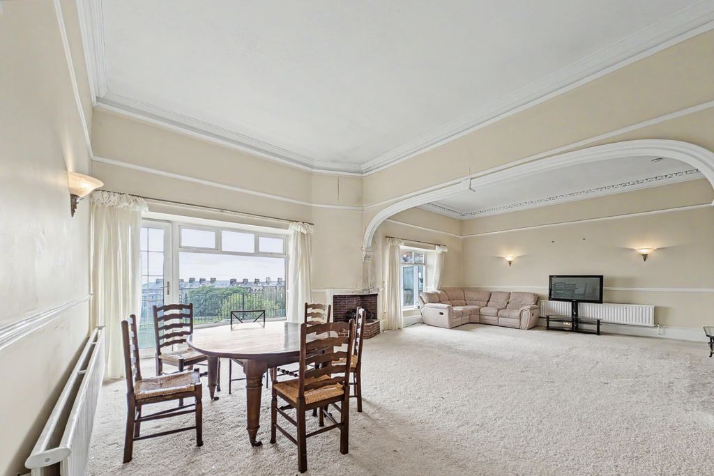 Property photo 3 of 19 4 The Arcade, Tynemouth, North Shields Ne30 4Bs