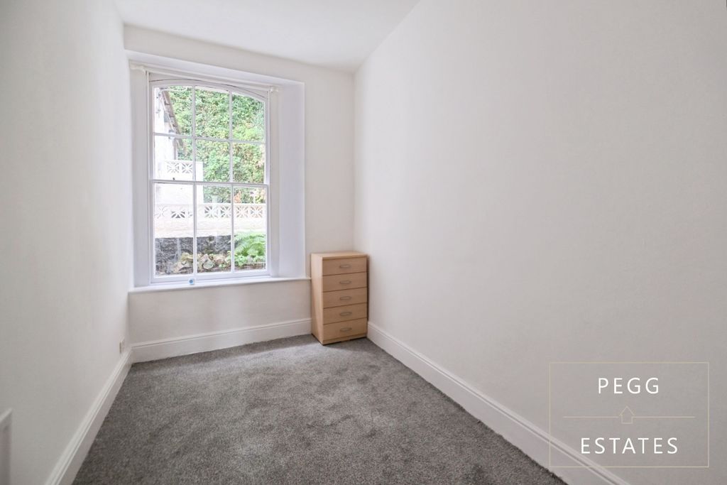 Property photo 3 of 35
