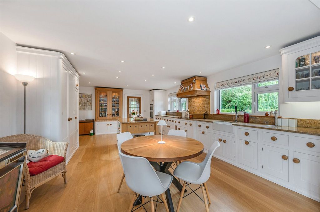 Property photo 3 of 16 Kitchen/Breakfast Rm
