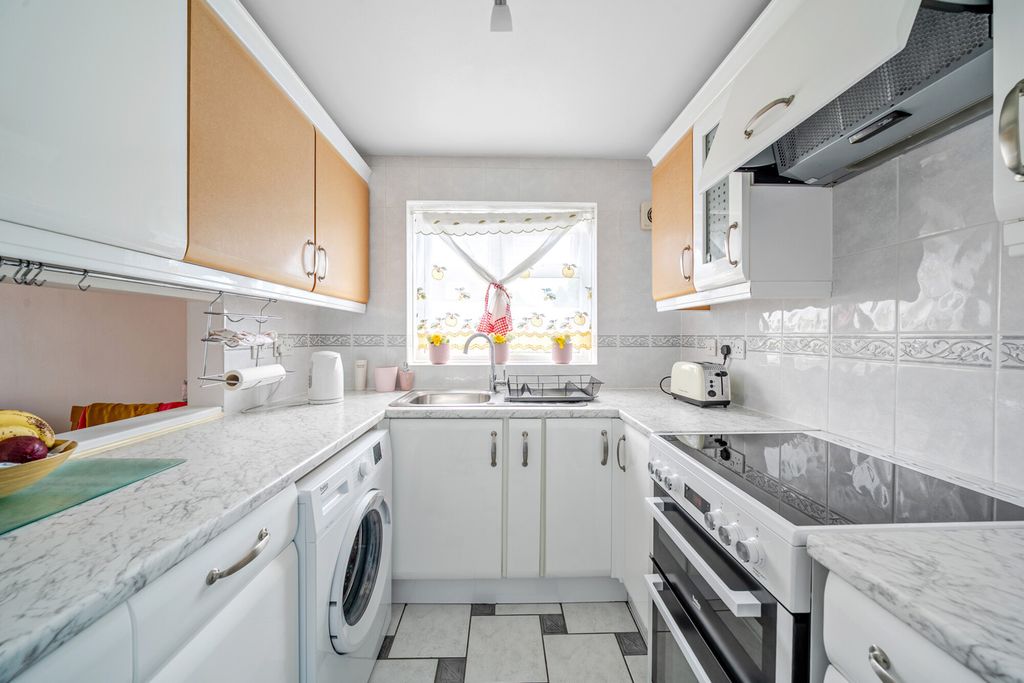 Property photo 2 of 9 Kitchen