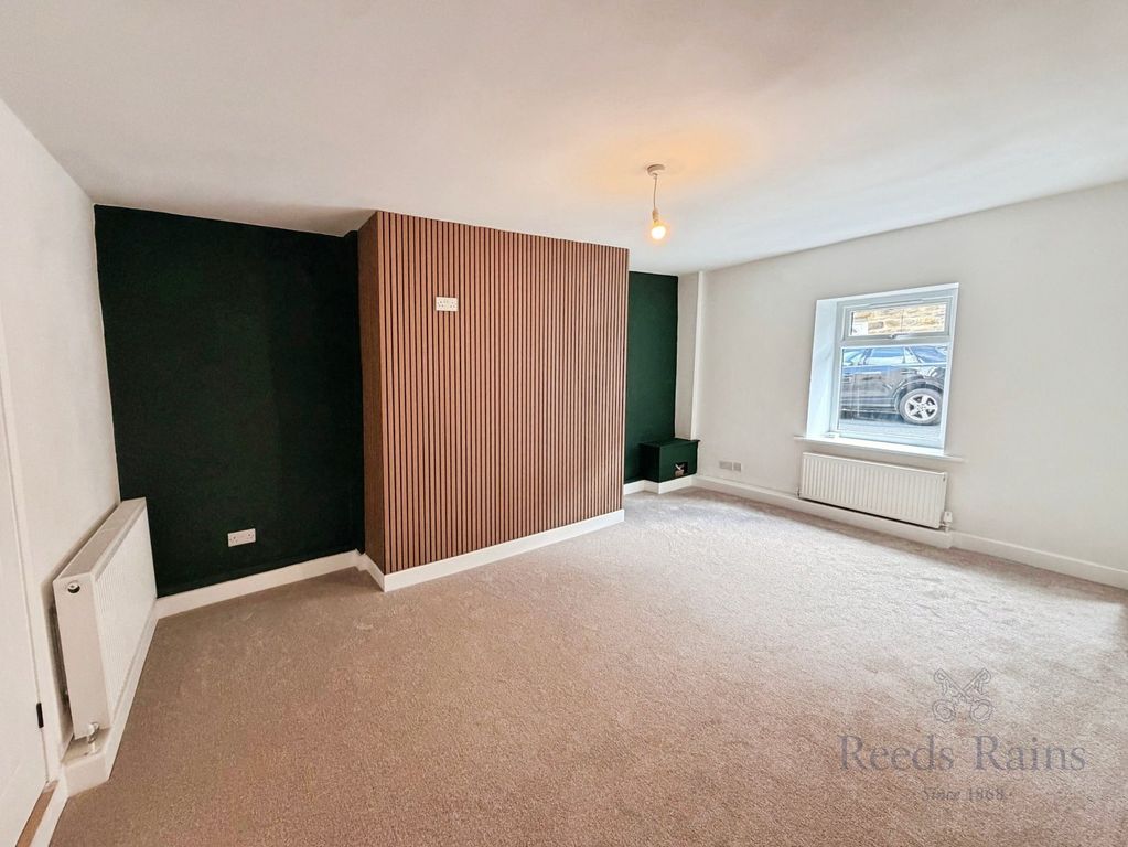 Property photo 3 of 15 Lounge