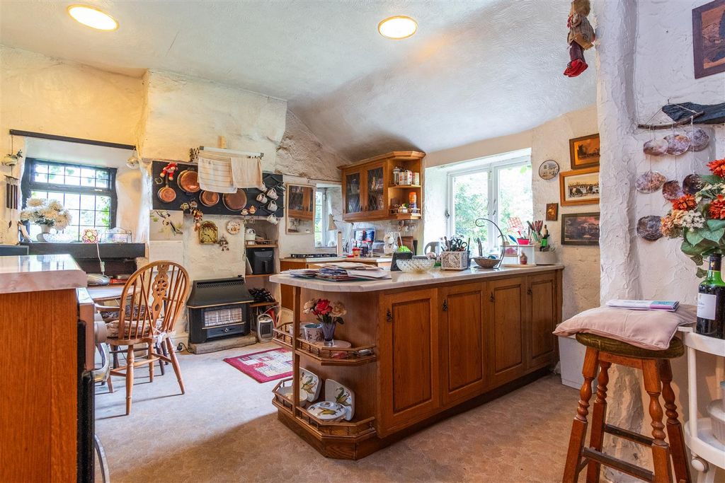 Property photo 3 of 50 Kitchen/Breakfast Room