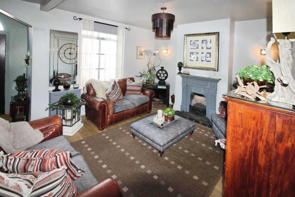 Property photo 3 of 16 Living Room